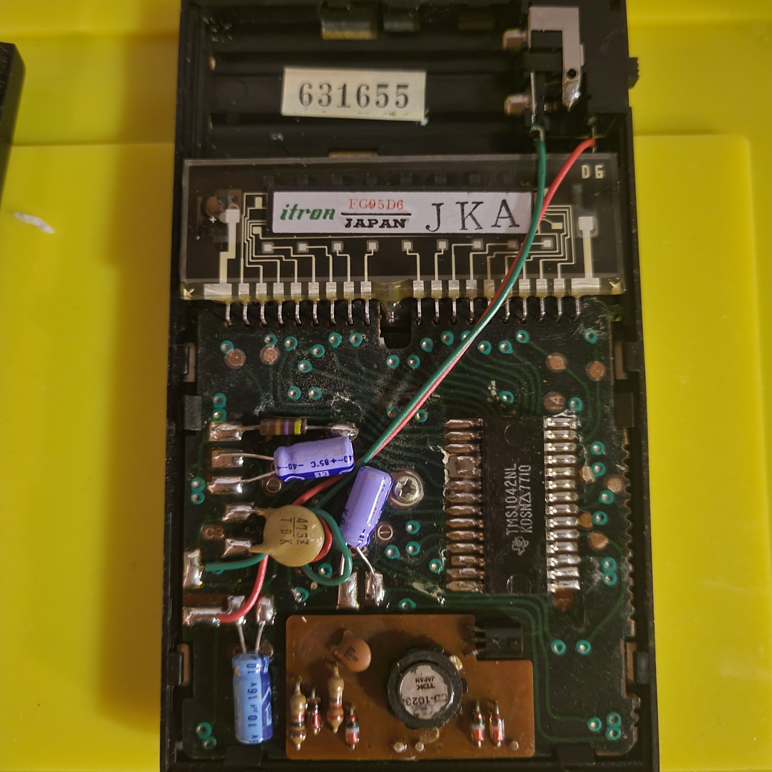 An image of the inside of a Canon Palmtronic 8s four function plus calculator